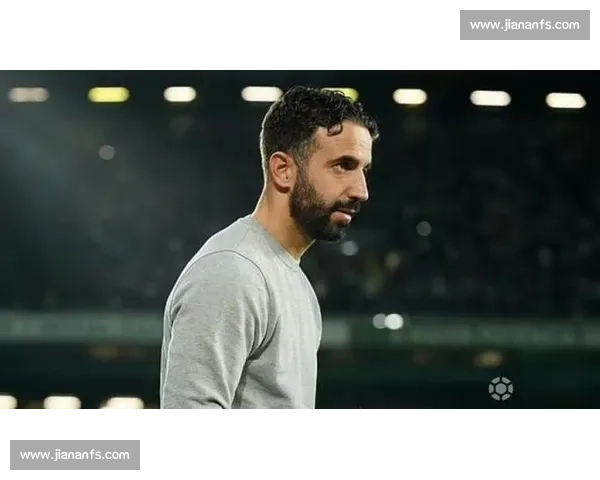 内维尔力挺阿莫林：人品获认可，球员愿为其战